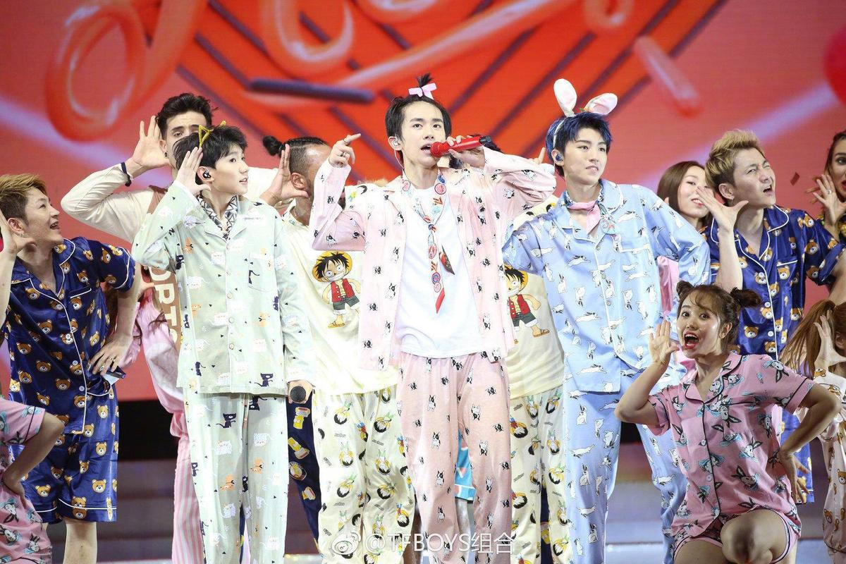 Hình ảnh đầu tiên trong bộ ảnh kỷ niệm 6 năm của TFBoys, Vương Tuấn Khải -  Vương Nguyên - Dịch Dương Thiên Tỉ đẹp trai ngút trời Ảnh 13