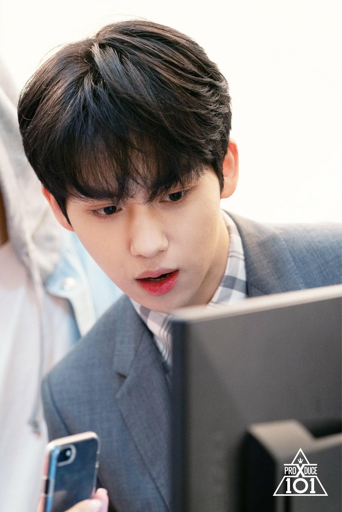 'Produce X 101': Tung bộ ảnh đẹp như họa của 20 thực tập sinh trước vòng chung kết khiến dân tình xao xuyến Ảnh 33