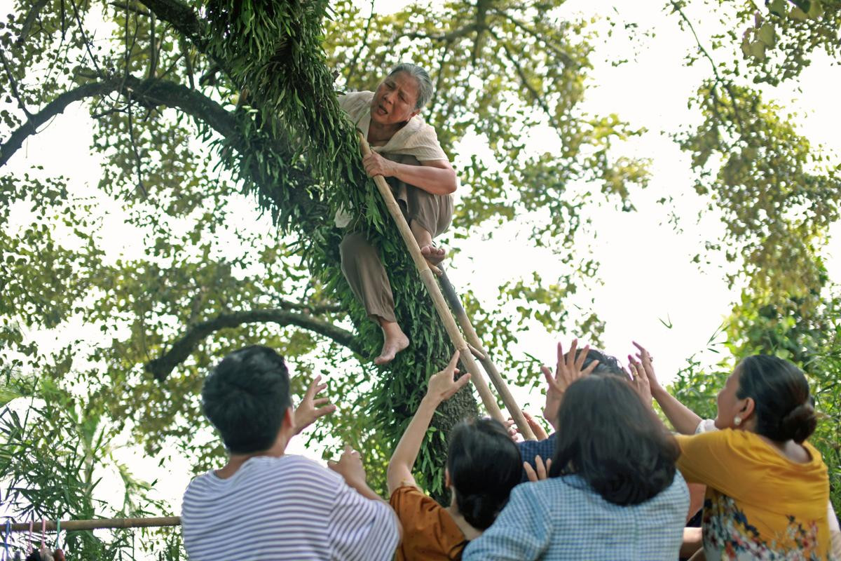 'Thưa mẹ con đi' tung trailer căng thẳng về chuyện tình đồng tính nhưng lại gây sốt vì câu hỏi: ‘Muốn nằm trên hay nằm dưới’ Ảnh 13