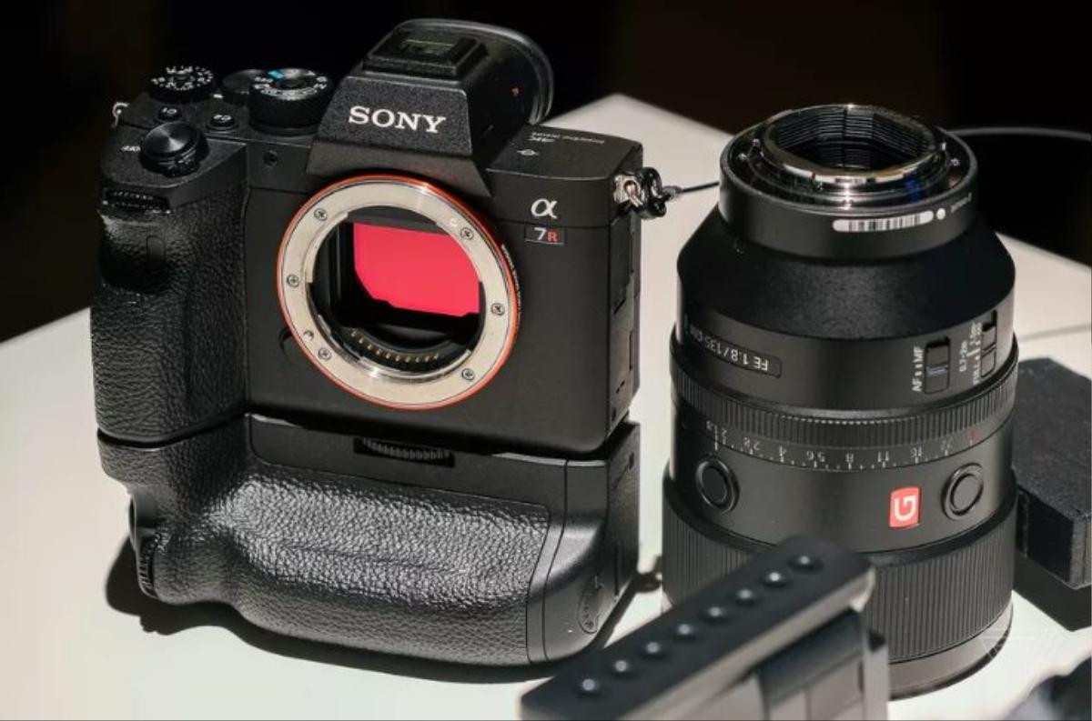 Sony ra mắt máy ảnh full-frame không gương lật với cảm biến 61 MP đầu tiên trên thế giới Ảnh 1