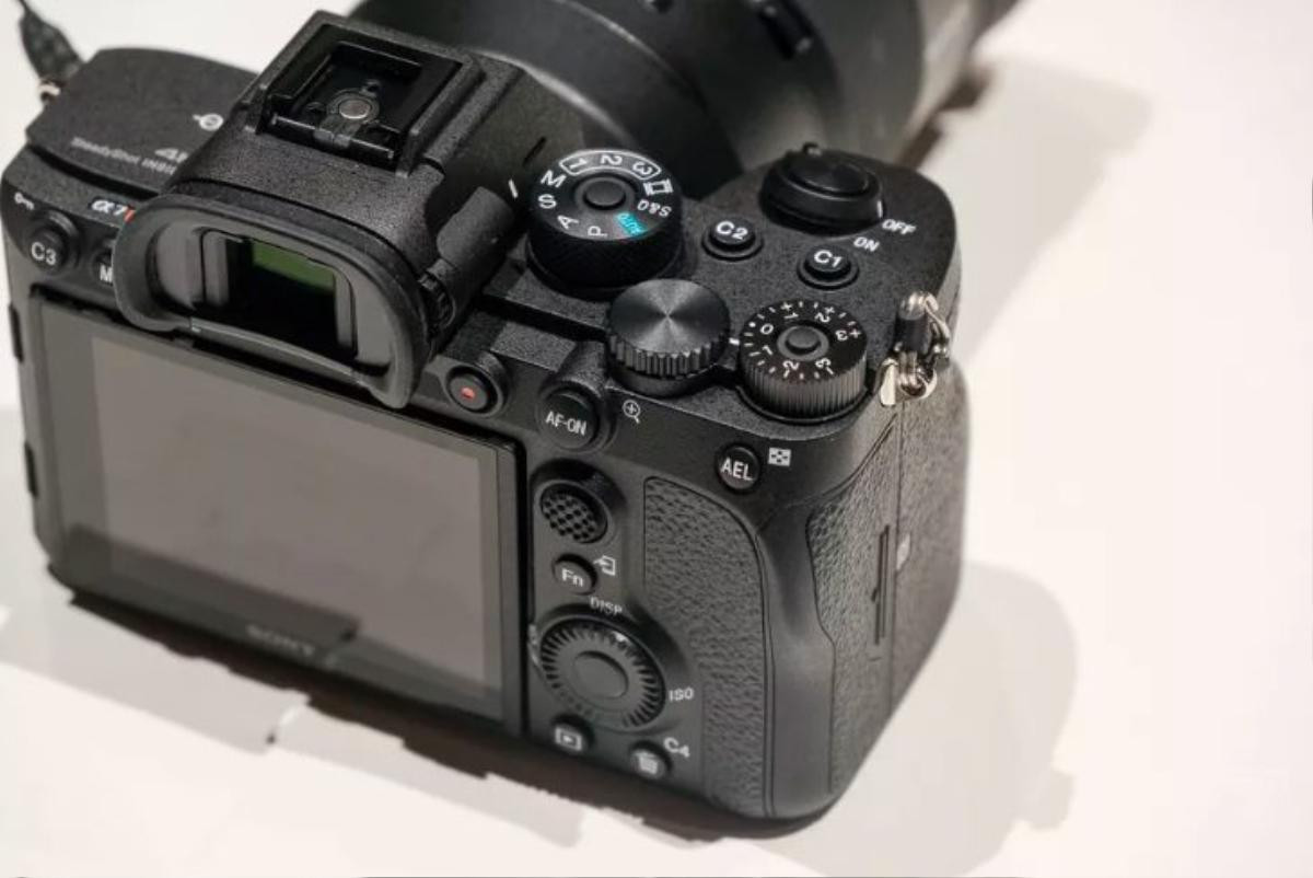 Sony ra mắt máy ảnh full-frame không gương lật với cảm biến 61 MP đầu tiên trên thế giới Ảnh 4