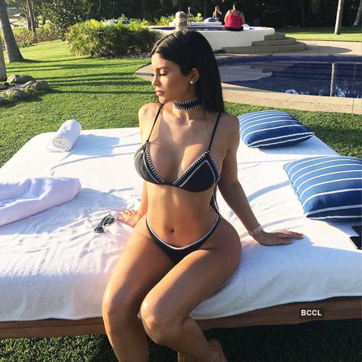 Đường cong 'chết người' của Kylie Jenner, nữ tỉ phú đang khiến C.Ronaldo chết mê chết mệt Ảnh 8