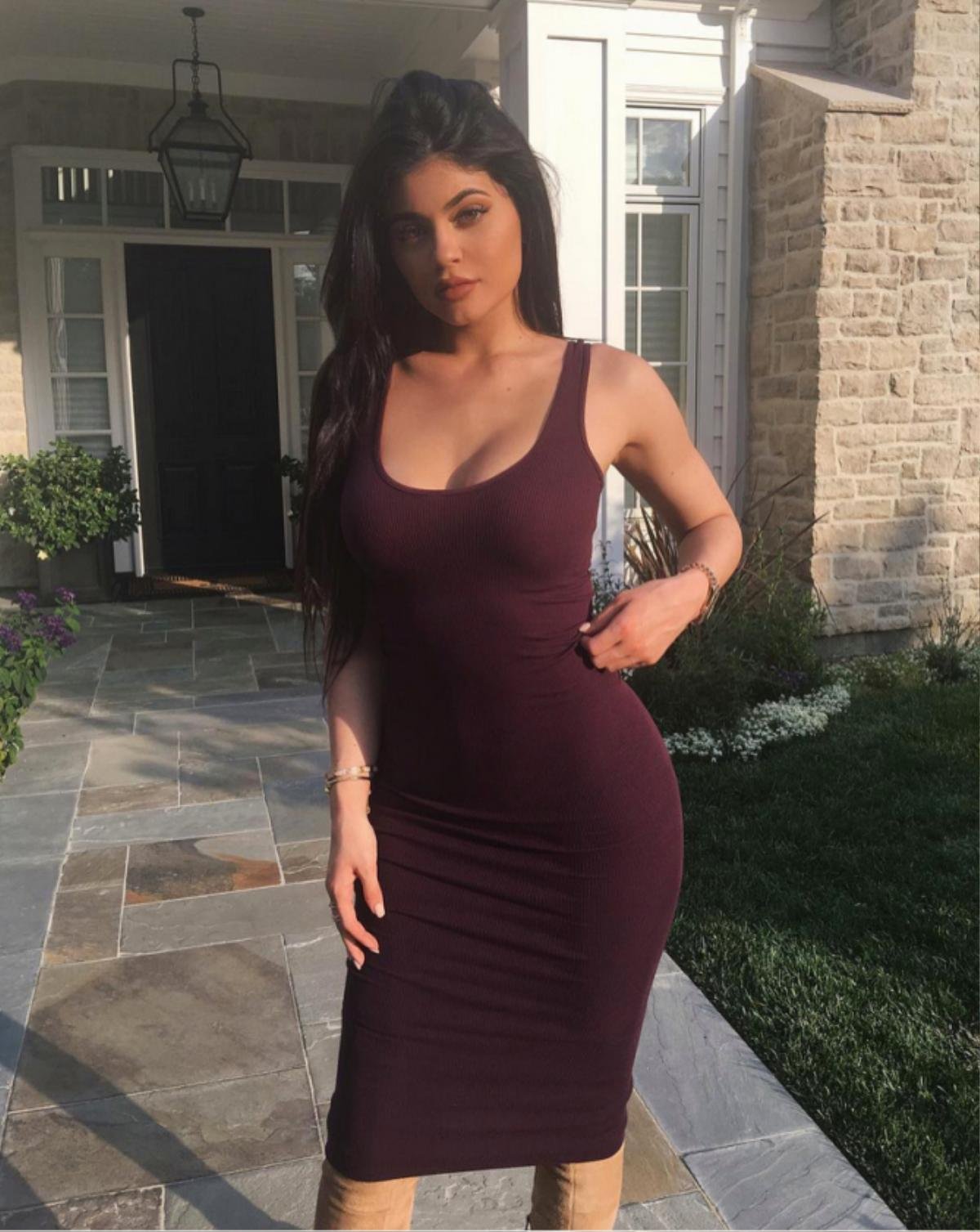 Đường cong 'chết người' của Kylie Jenner, nữ tỉ phú đang khiến C.Ronaldo chết mê chết mệt Ảnh 6