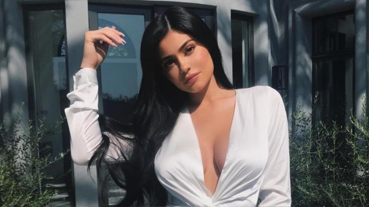 Đường cong 'chết người' của Kylie Jenner, nữ tỉ phú đang khiến C.Ronaldo chết mê chết mệt Ảnh 7