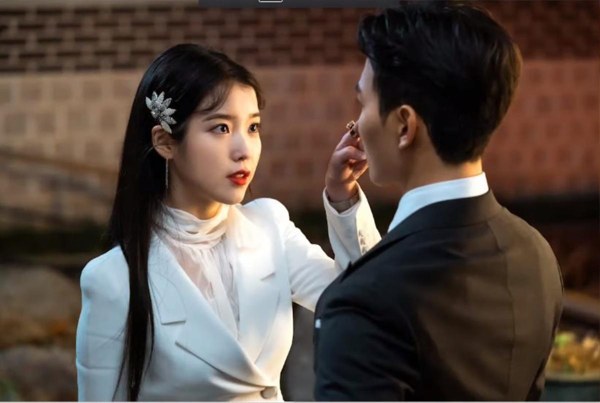 Ấn tượng hai tập đầu 'Hotel Del Luna' của IU: Tổ stylist và tổ biên kịch quá đỉnh Ảnh 10