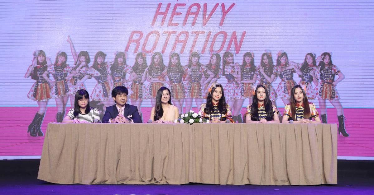 Nhóm nhạc SGO48 phát hành single debut 'Heavy Rotation': Chính thức chào sân sau tháng ngày trầy trật Ảnh 1