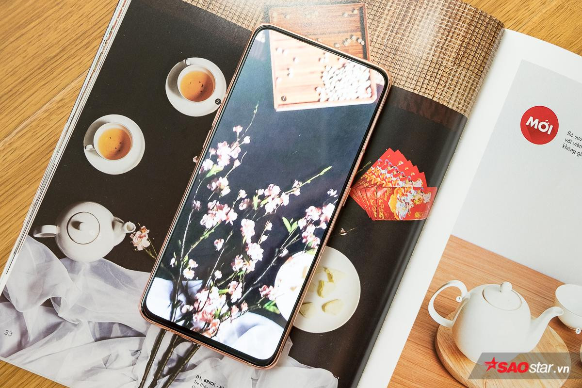 Mở hộp Samsung Galaxy A80: Thiết kế quyến rũ kèm camera xoay trượt 180 độ Ảnh 5