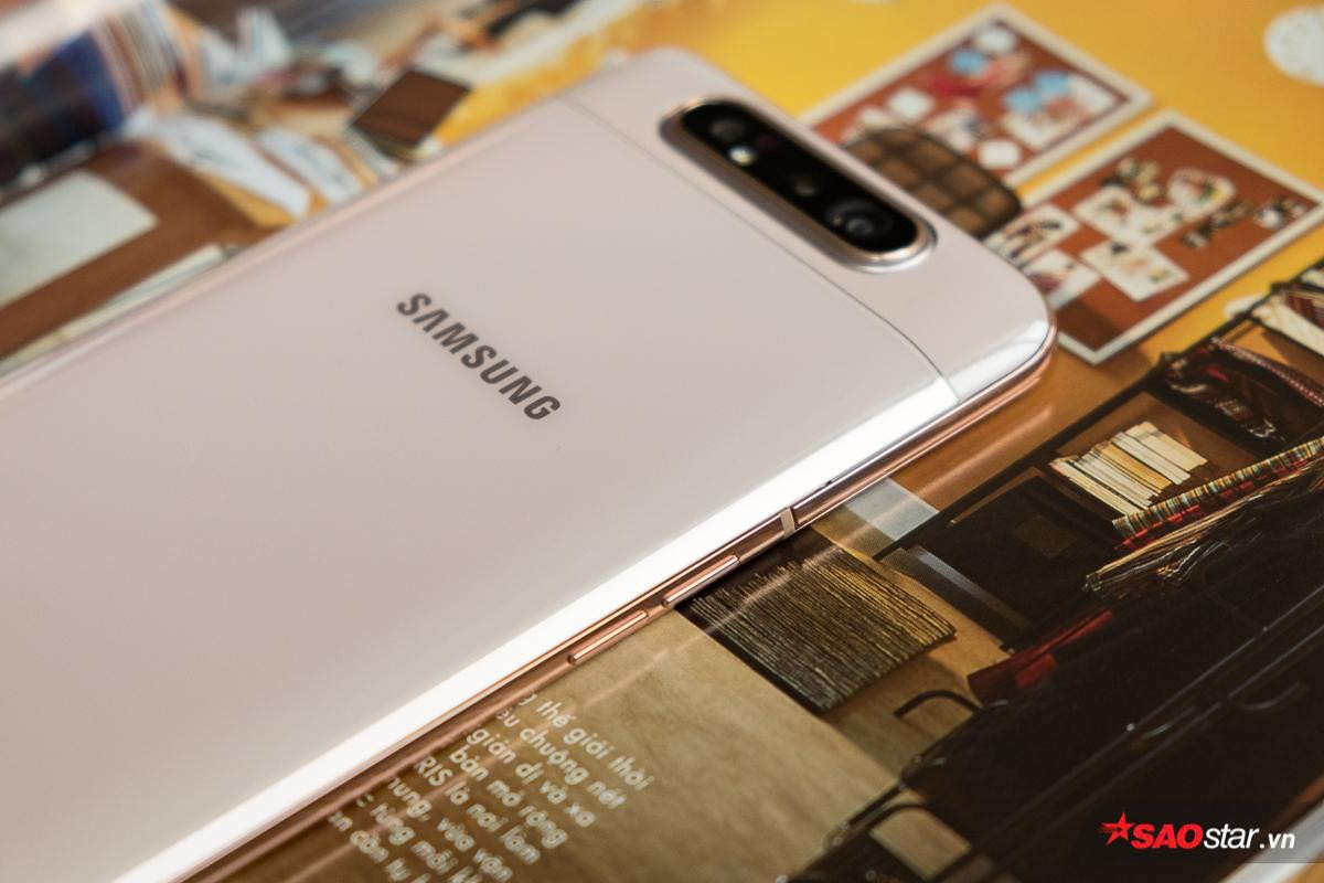 Mở hộp Samsung Galaxy A80: Thiết kế quyến rũ kèm camera xoay trượt 180 độ Ảnh 8