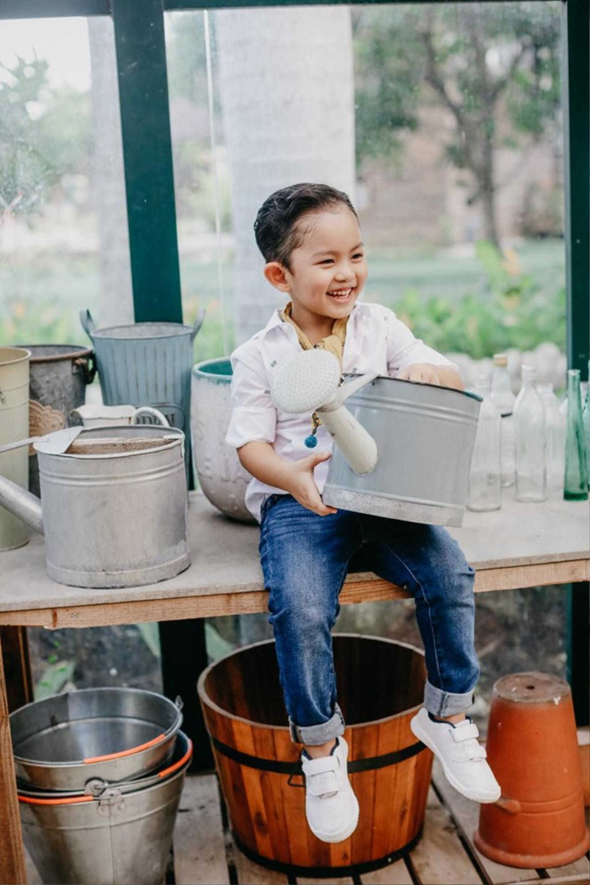 Con trai Khánh Thi và Phan Hiển đích thị con nhà nòi, pose dáng chuẩn như 'soái ca’ Ảnh 9