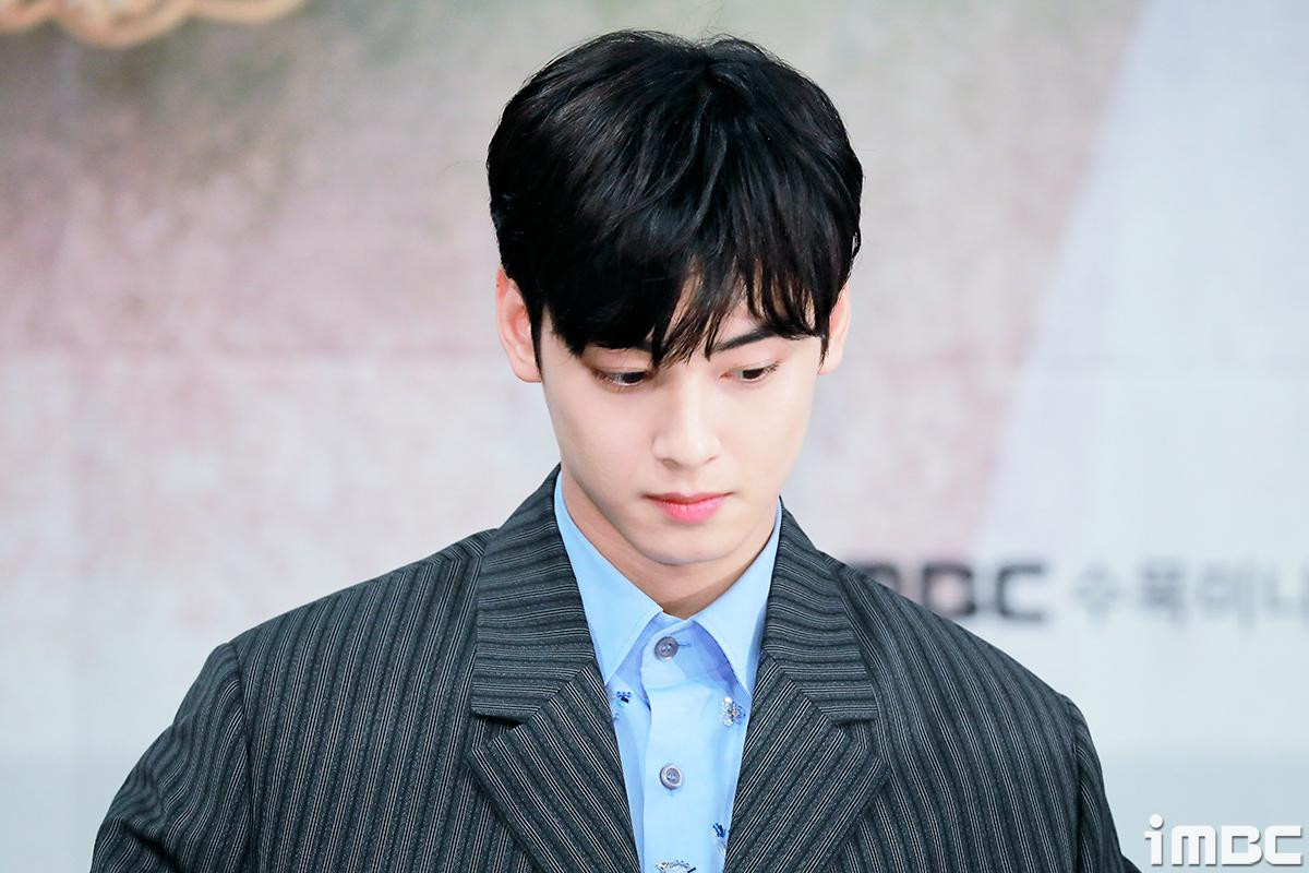 'Rookie Historian Goo Hae Ryung' tập 1: Cha Eun Woo (ASTRO) bị Knet chê tơi tả với diễn xuất thảm hại Ảnh 4