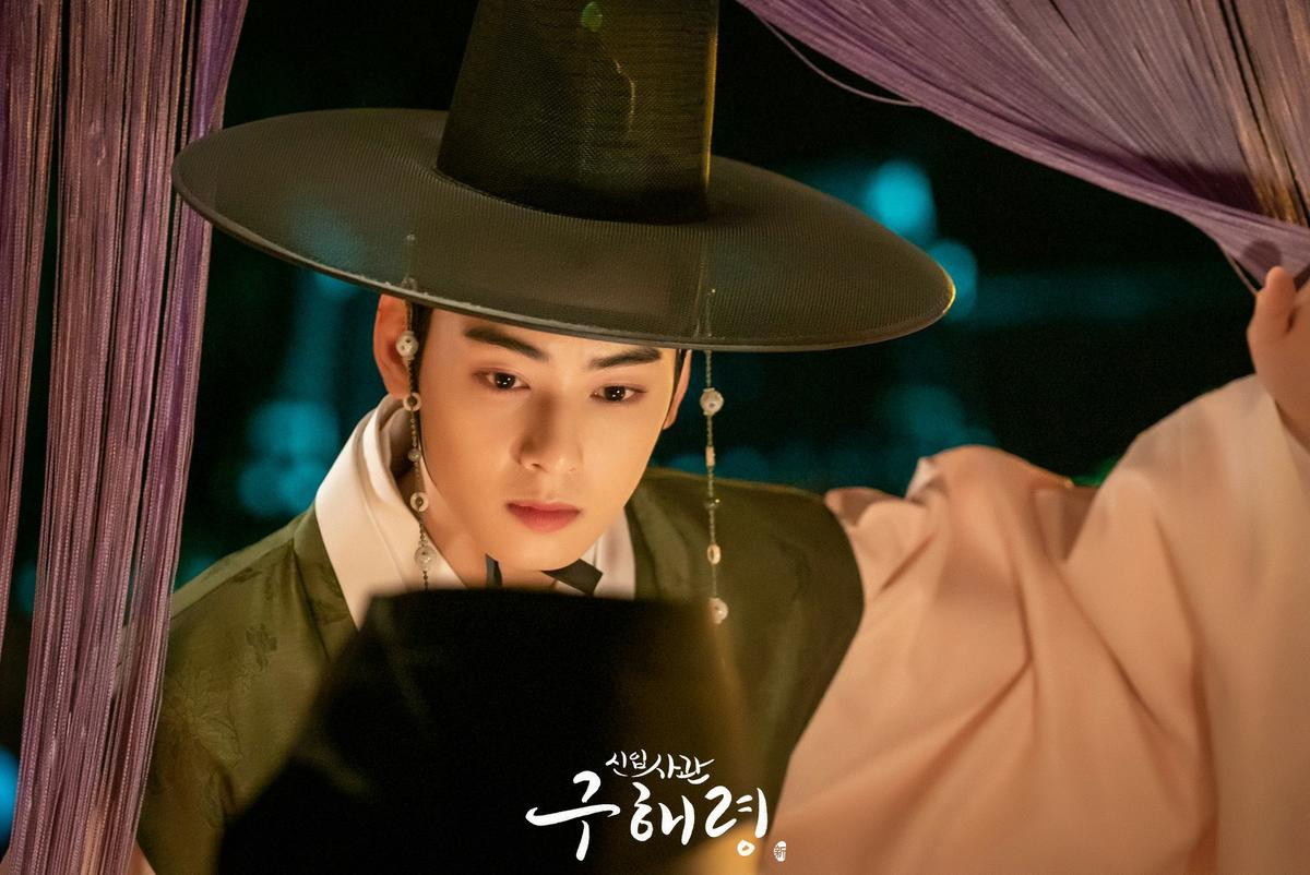 'Rookie Historian Goo Hae Ryung' tập 1: Cha Eun Woo (ASTRO) bị Knet chê tơi tả với diễn xuất thảm hại Ảnh 2