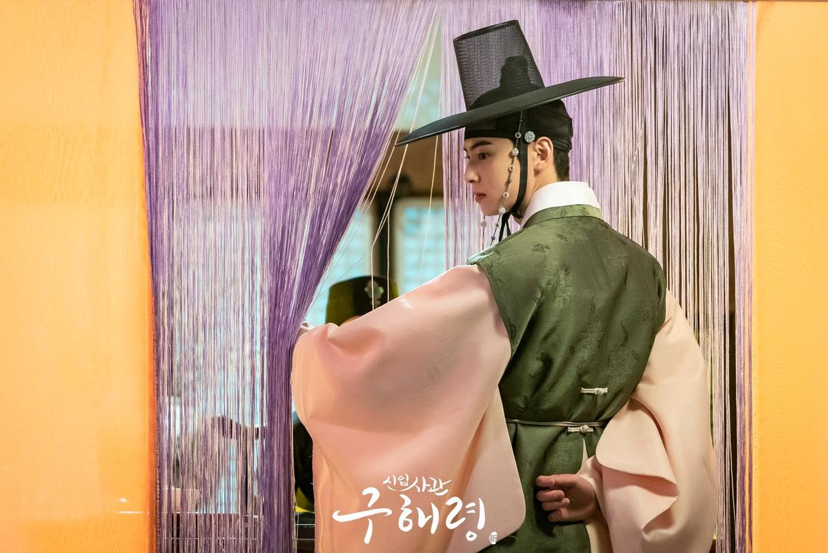 'Rookie Historian Goo Hae Ryung' tập 1: Cha Eun Woo (ASTRO) bị Knet chê tơi tả với diễn xuất thảm hại Ảnh 1