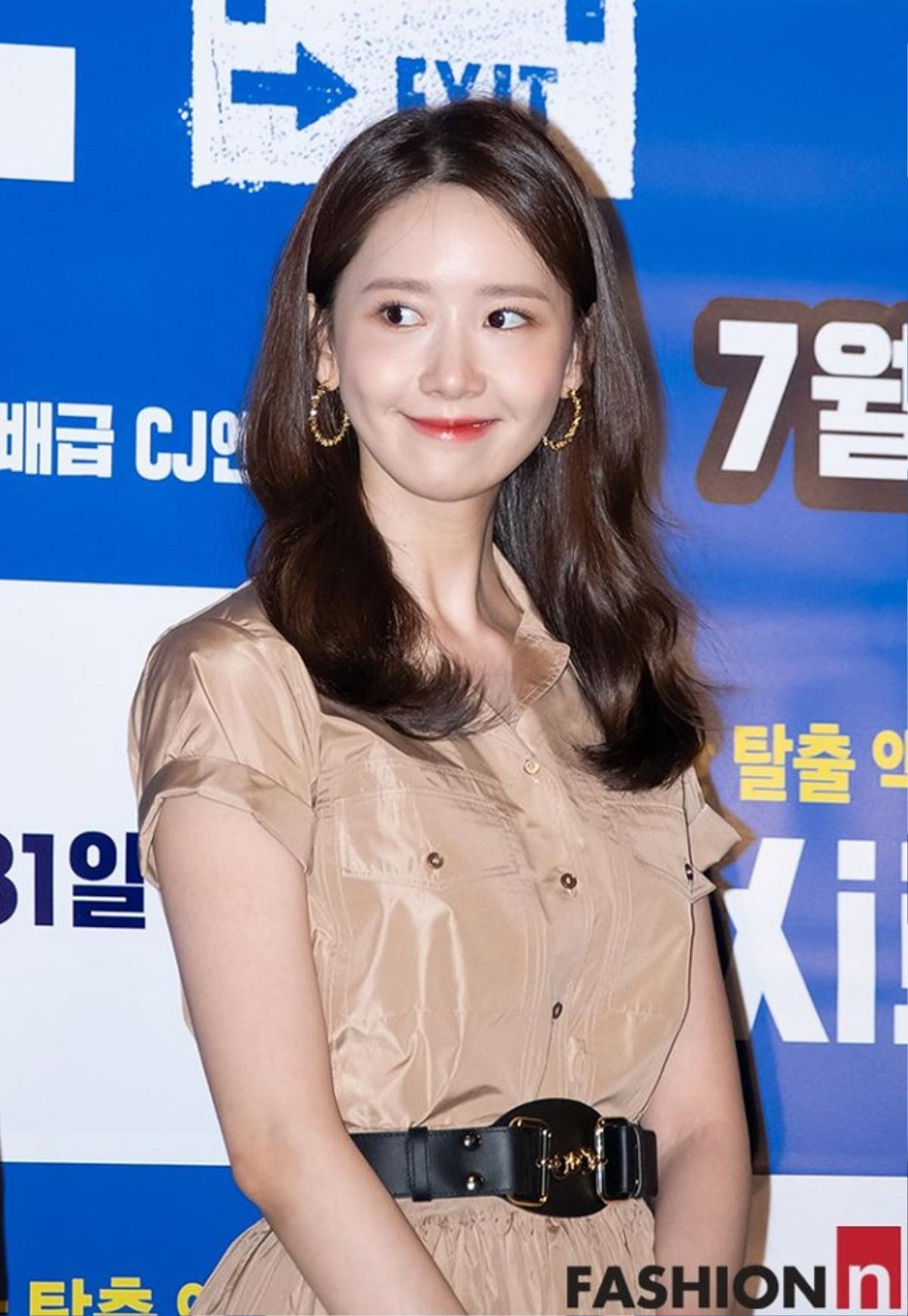 Nữ thần Yoona dù bị stylist cho mặc váy nhăn nhúm nhưng nhan sắc vẫn đẹp ngời ngời Ảnh 3