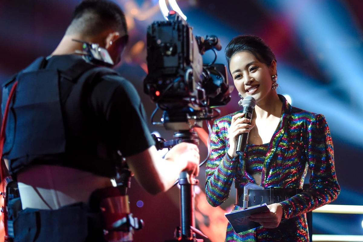 MC Phí Linh có hàng loạt khoảnh khắc tinh tế 'không thể không yêu' thế này tại The Voice 2019! Ảnh 4