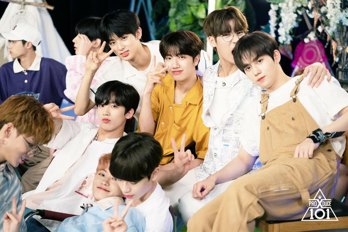 Trước đêm chung kết 'Produce X 101': Bộ ảnh tươi cười rạng rỡ của 20 thực tập sinh khiến khán giả nghẹn ngào Ảnh 24