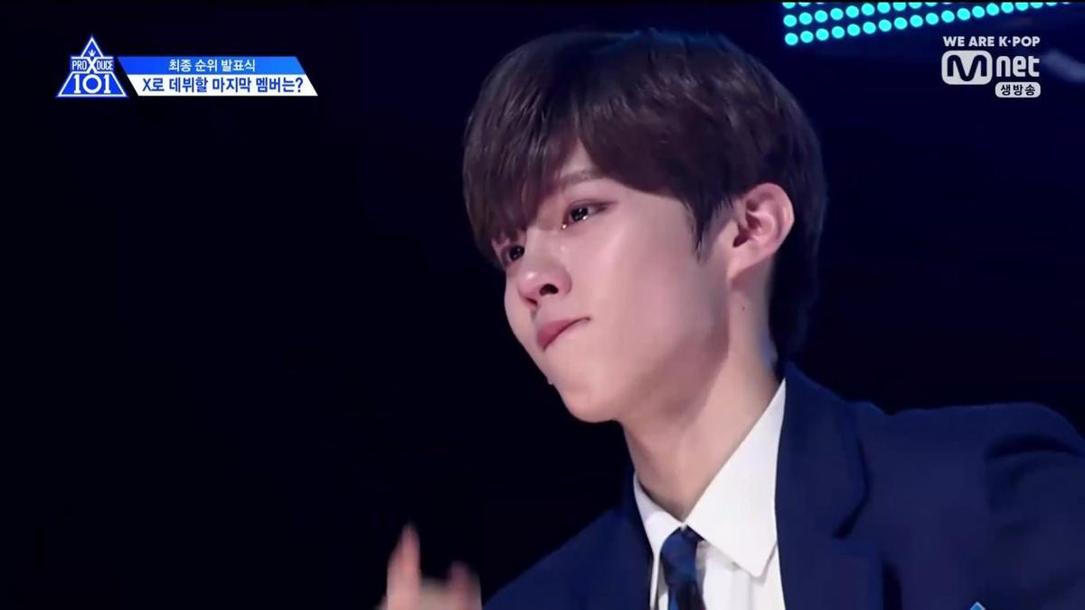 'Produce X 101': Kim Woo Seok vô hồn vỗ tay khi Lee Jin Hyuk bị loại, lòng quặn thắt đến rơi nước mắt Ảnh 10