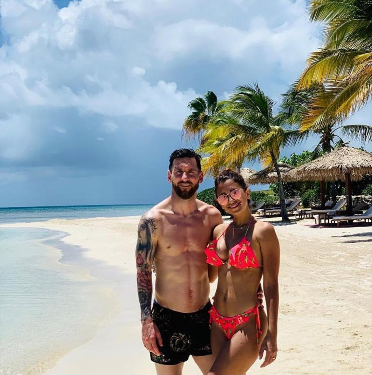 Vợ Messi diện Bikini khoe đường cong bốc lửa, cùng chồng nghỉ dưỡng tại lâu đài triệu đô Ảnh 4