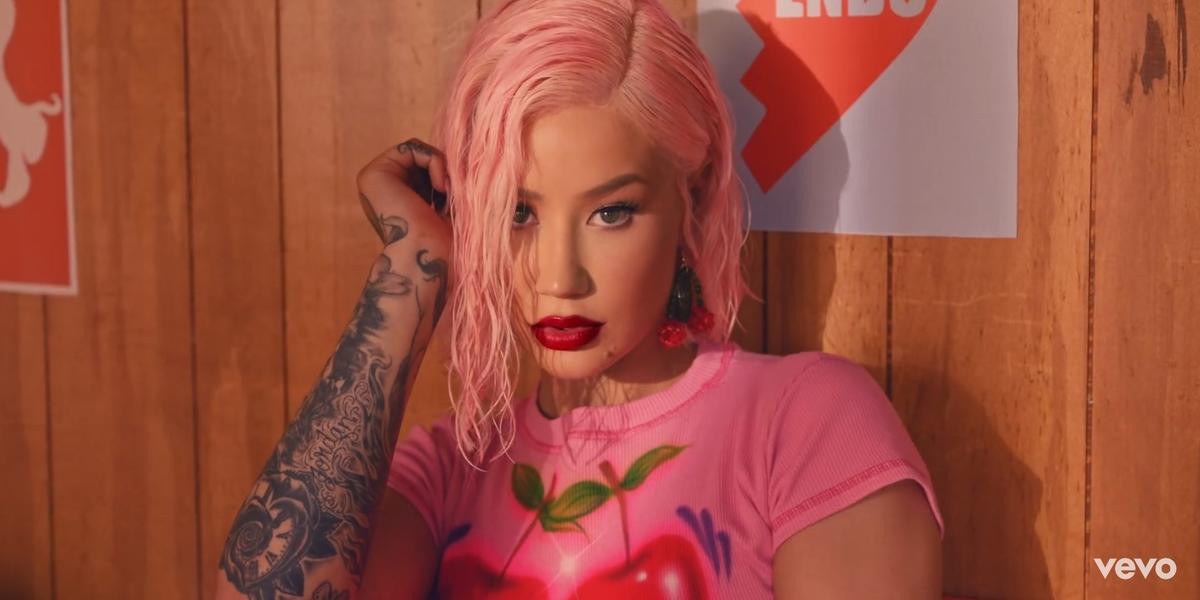 Xem ngay MV 'F**k It Up' vừa lên sóng: Iggy Azalea bất cần, nổi loạn thời Fancy đã chính thức quay trở lại Ảnh 1