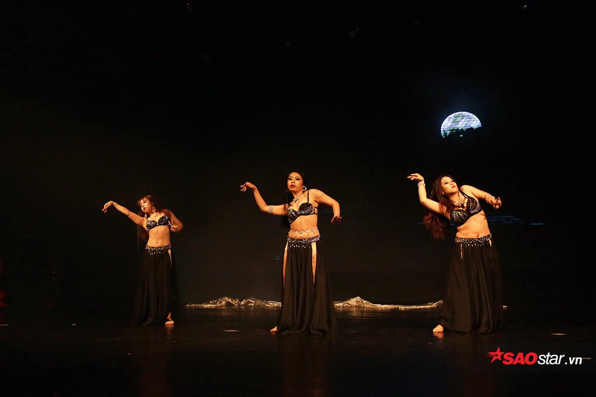 ‘Bỏng mắt’ xem các vũ công bellydance quốc tế và Việt Nam trình diễn máu lửa Ảnh 10