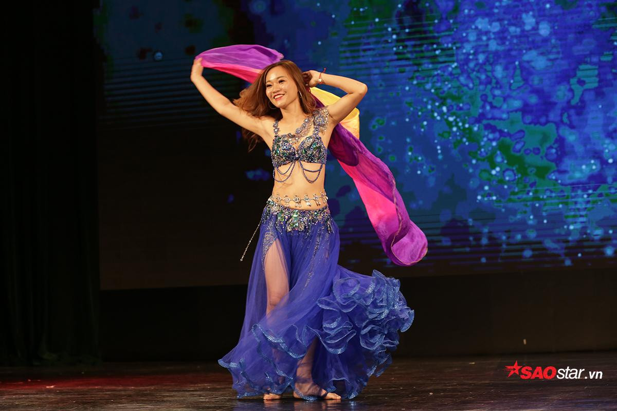 ‘Bỏng mắt’ xem các vũ công bellydance quốc tế và Việt Nam trình diễn máu lửa Ảnh 9