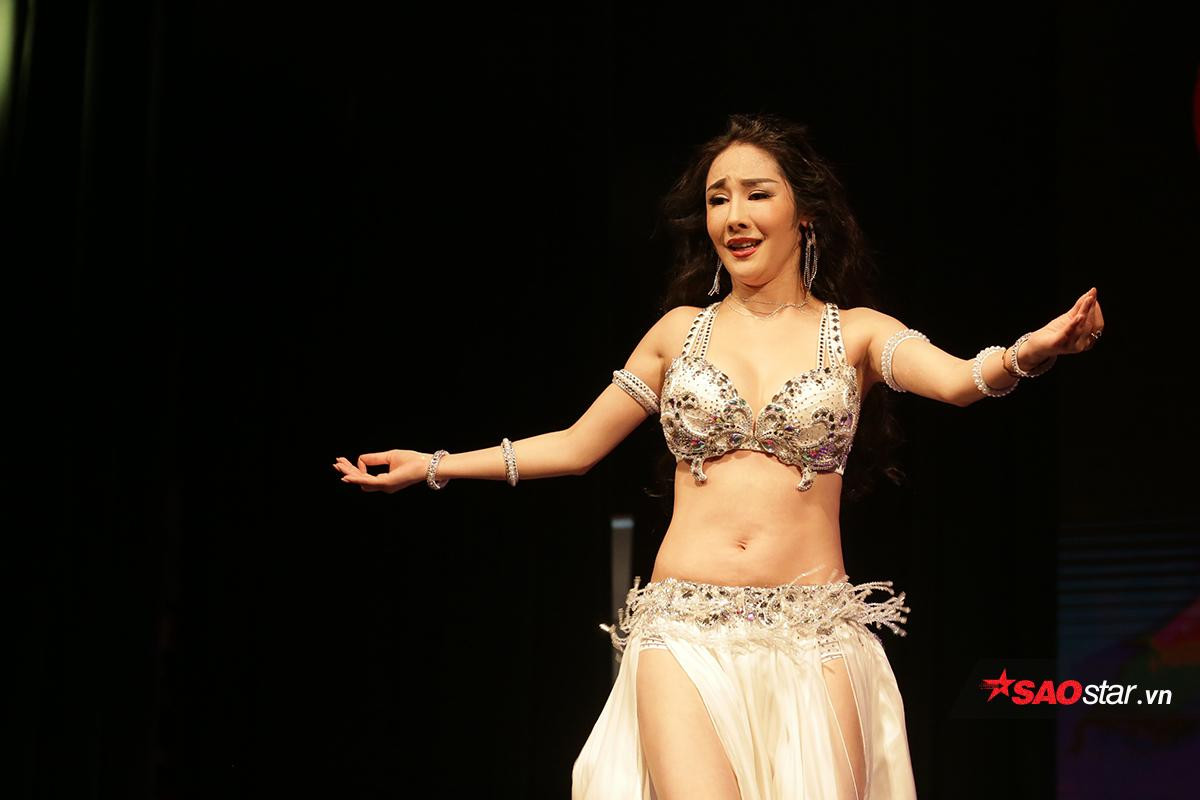 ‘Bỏng mắt’ xem các vũ công bellydance quốc tế và Việt Nam trình diễn máu lửa Ảnh 7