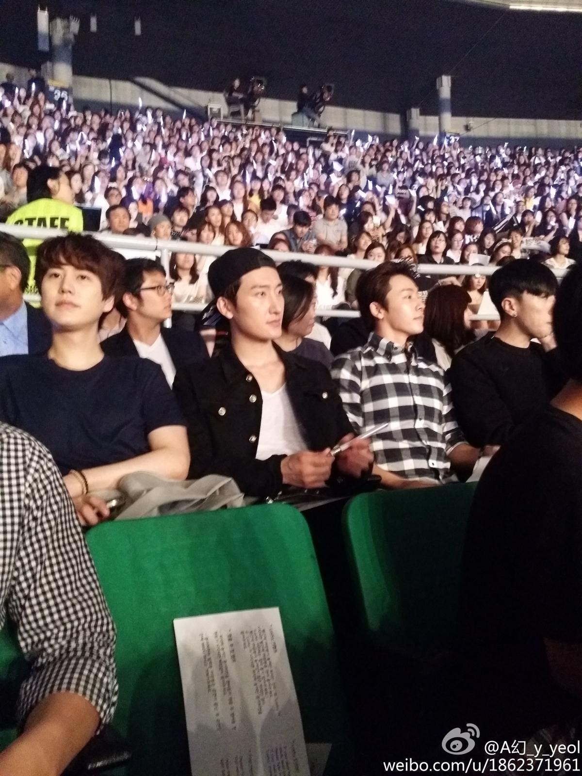 Kyuhyun - Eunhyuk tới dự concert ủng hộ EXO: Còn ai 'cưng' đàn em nhỏ hơn anh lớn Super Junior! Ảnh 4