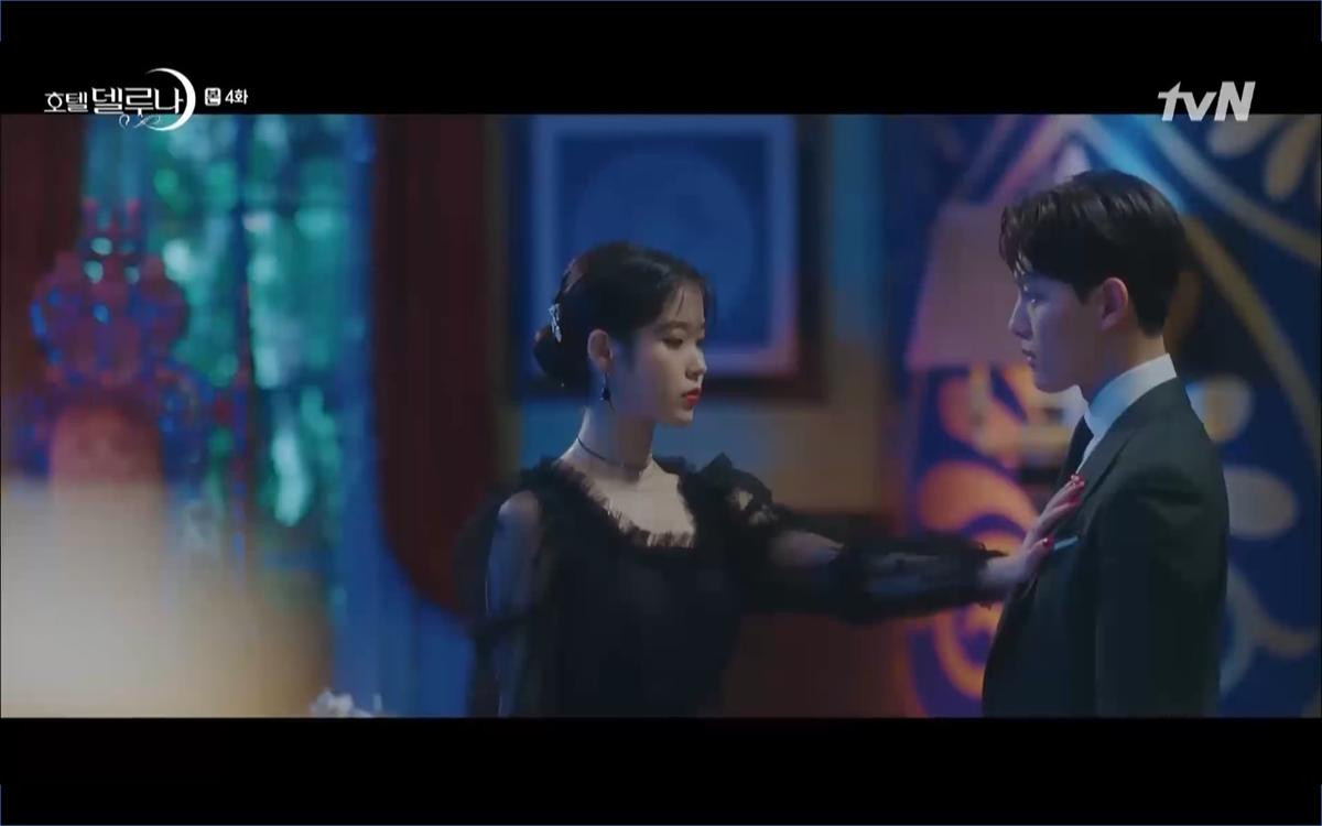 Phim 'Hotel Del Luna' tập 4: Sợ Yeo Jin Goo bị ma nữ bắt IU chủ động hôn nụ hôn đầu tiên Ảnh 9