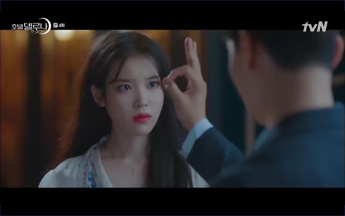 Phim 'Hotel Del Luna' tập 4: Sợ Yeo Jin Goo bị ma nữ bắt IU chủ động hôn nụ hôn đầu tiên Ảnh 17