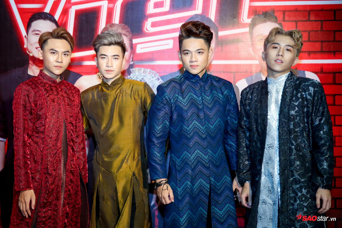 Thảm đỏ chung kết The Voice 2019: Tuấn Hưng giữ lời hứa lái siêu xe Ferrari rước trò cưng Lâm Bảo Ngọc Ảnh 6