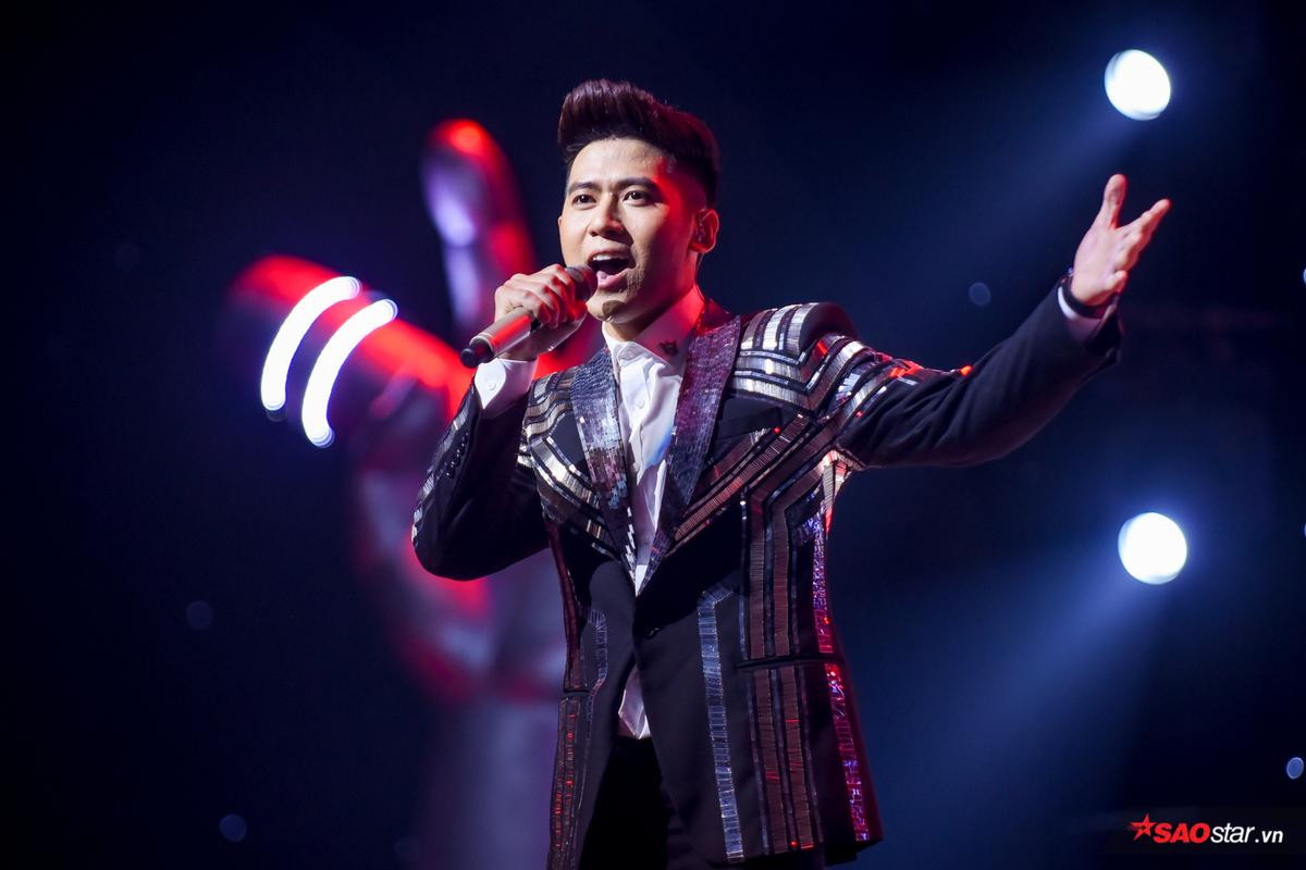 Chung kết The Voice 2019: Hoàng Đức Thịnh khiến fan 'nhói tim' với hàng loạt high-note ngoạn mục! Ảnh 4