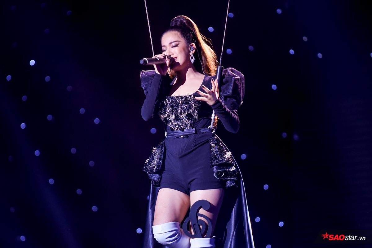 Chung kết The Voice 2019: Lâm Bảo Ngọc 'xiếc treo người' vẫn hát live hit Sam Smith 'chuẩn' như thu âm! Ảnh 5