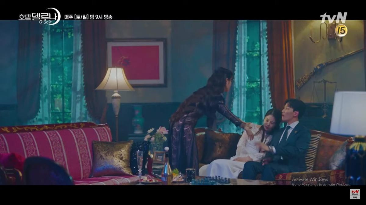 IU hỏi Yeo Jin Goo có yêu mình không trong preview tập 5 'Hotel Del Luna' Ảnh 11