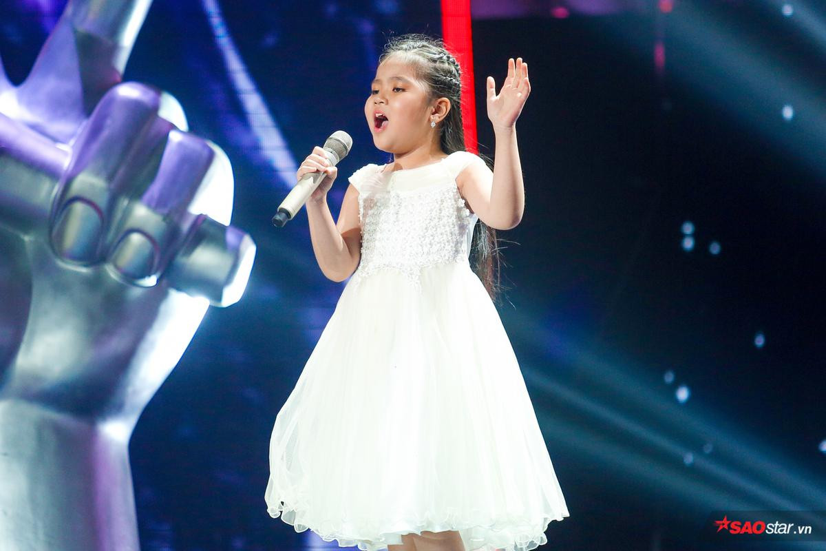 Lộ diện nhân tố hot nhất tập 1 vòng Giấu mặt - The Voice Kids 2019: Cô bé Minh Hằng lọt Top Trending Youtube Ảnh 1