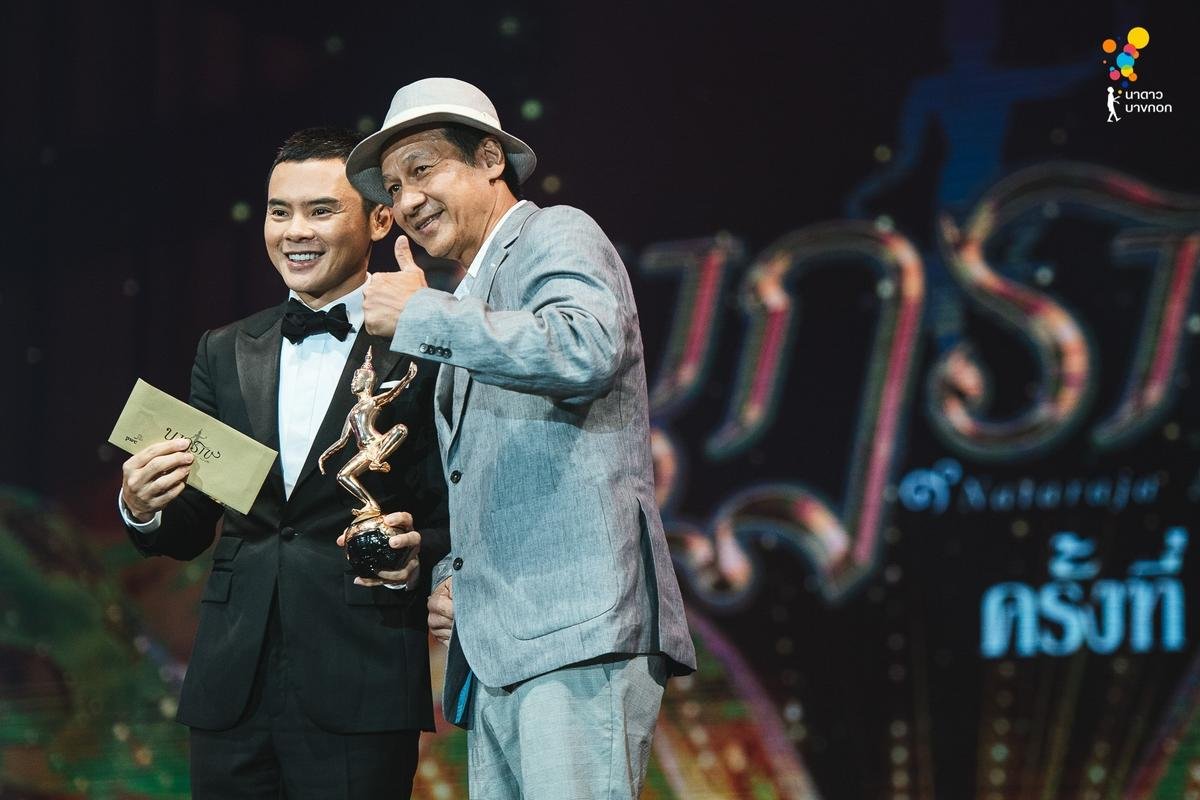 Dàn sao Thái lộng lẫy tại thảm đỏ Nataraj Awards lần thứ 10: Bella Ranee tỏa sáng bên trai xinh gái đẹp nhà Nadao Bangkok Ảnh 15