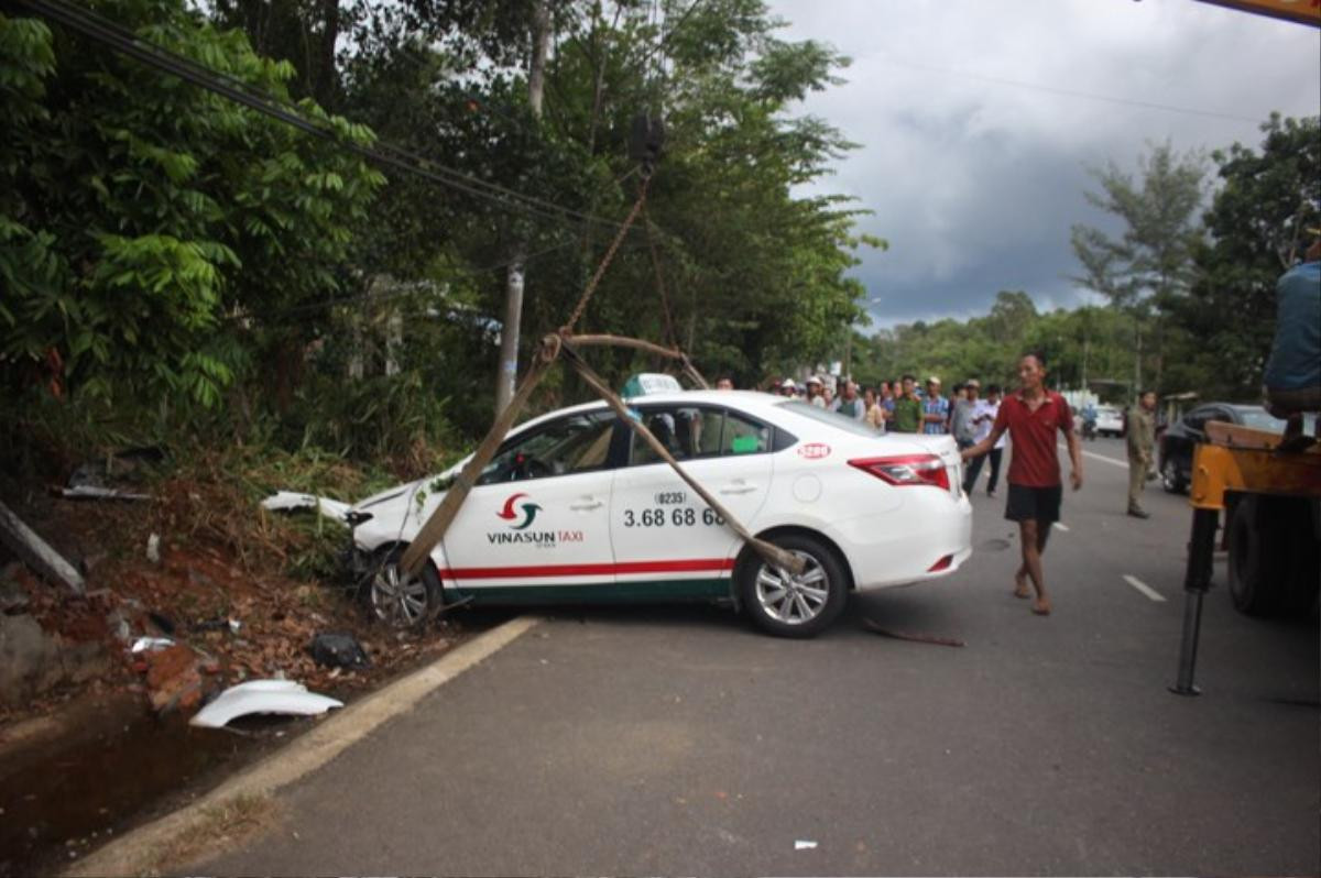 Tài xế taxi 19 tuổi chạy tốc độ cao lấn làn tông tử vong 2 cô cháu Ảnh 1