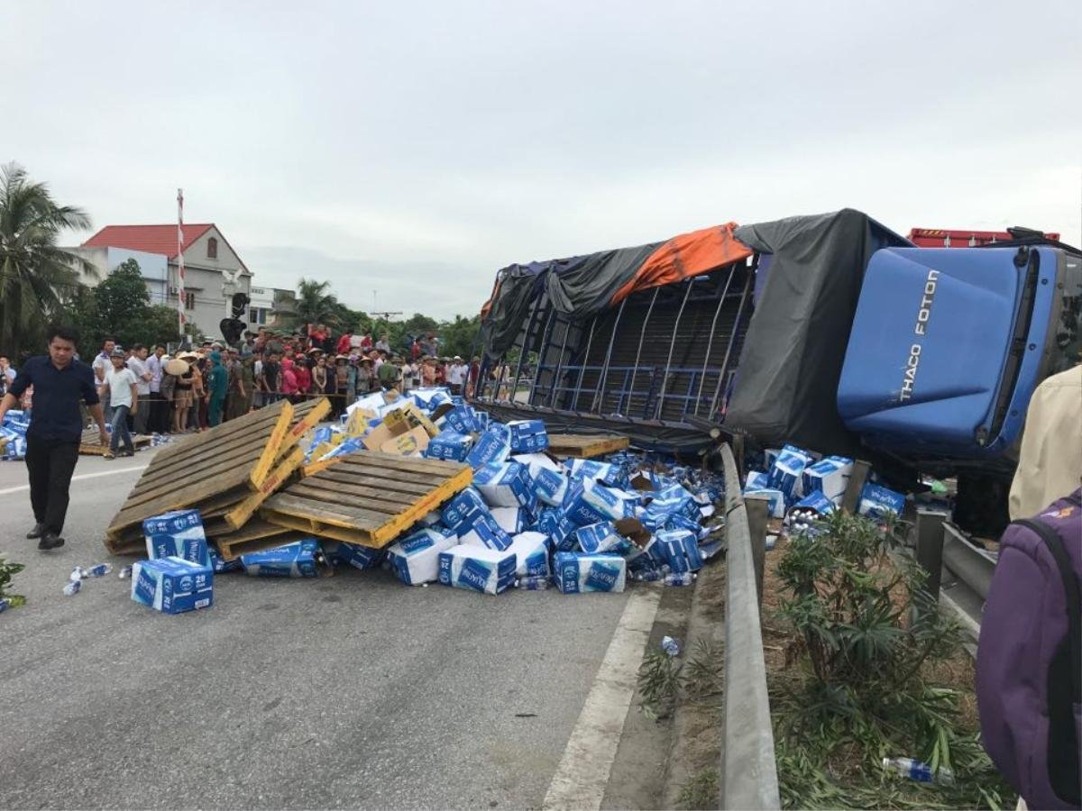 Hiện trường vụ tai nạn 5 người bị xe tải lật đè tử vong, quốc lộ 5 ách tắc nhiều km Ảnh 13