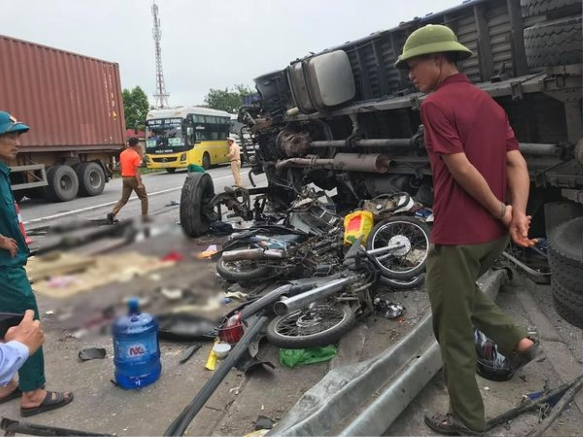 Nỗi đau người đàn ông vĩnh viễn mất vợ sau tai nạn kinh hoàng ở Hải Dương: 'Sáng ra còn nói chuyện với vợ mà giờ đã như thế này' Ảnh 2