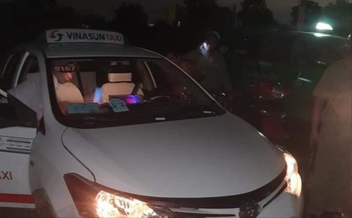 Lời khai của 2 thanh niên dùng dao cứa cổ tài xế taxi Vinasun cướp tài sản Ảnh 1