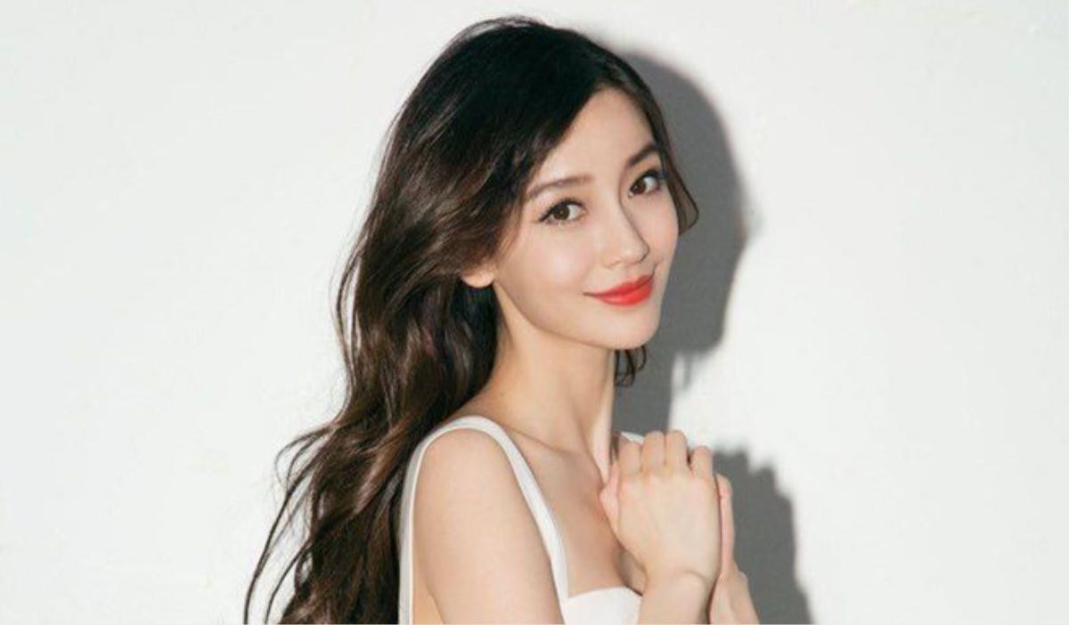 Dương Mịch, Angelababy cùng diện một phong cách thời trang nhưng tạo cảm giác khác biệt Ảnh 2