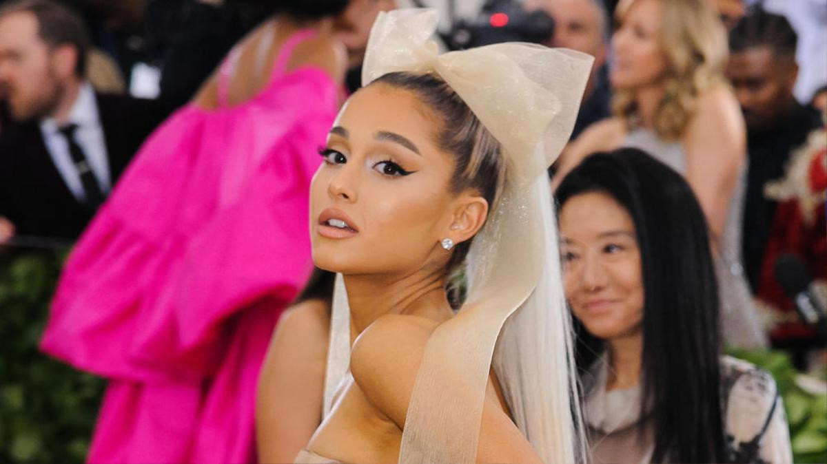 Ariana Grande hé lộ hình ảnh hậu trường MV mới với tạo hình 'xinh lung linh' khiến fan trầm trồ Ảnh 4