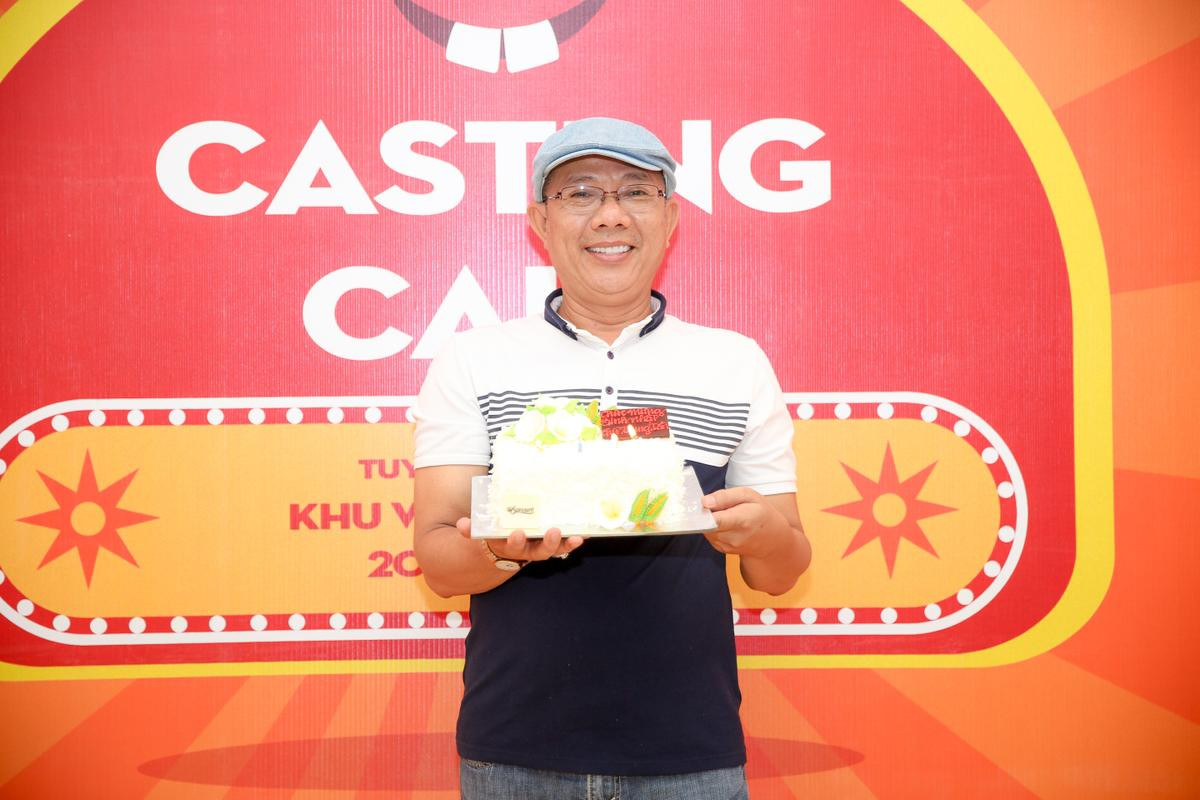 Đi chấm thi casting hài, nghệ sỹ Trung Dân được tổ chức sinh nhật bất ngờ Ảnh 10