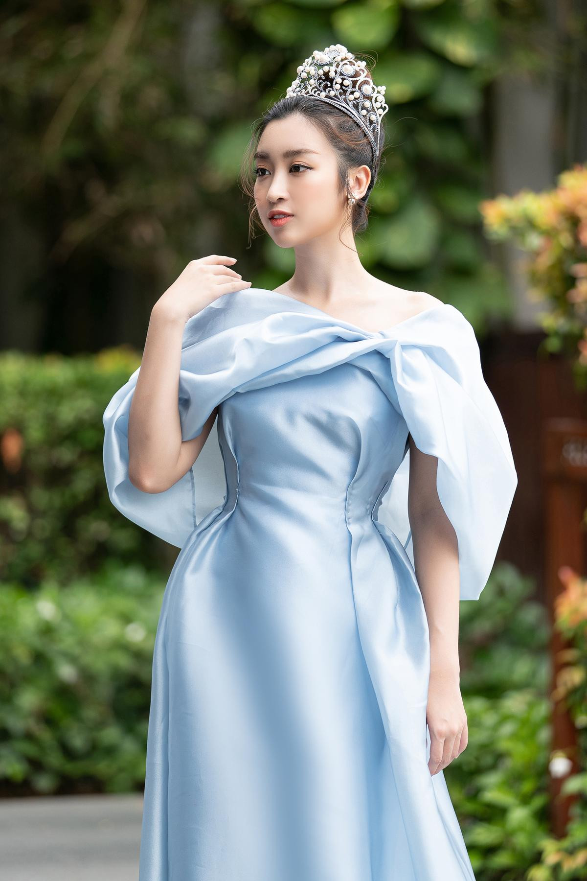 Hoa hậu Tiểu Vy 'luyến tiếc' vì đại diện Việt Nam thi Miss World 2019 đội vương miện 3 tỷ Ảnh 1