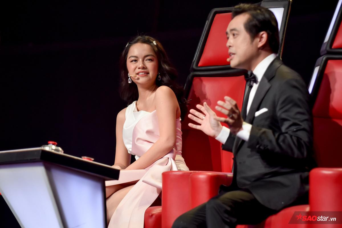 Tập 2 The Voice Kids 2019: Lưu Thiên Hương nếm mùi bị CHẶN, Hương Giang khoe trình tiếng Anh chuẩn hoa hậu quốc tế Ảnh 6