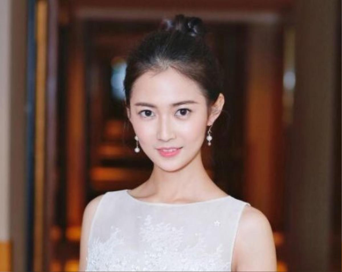 Sau Dương Mịch - Đường Yên, Angelababy ký hợp đồng với tiểu hoa lai tây sinh sau 2000 Ảnh 4