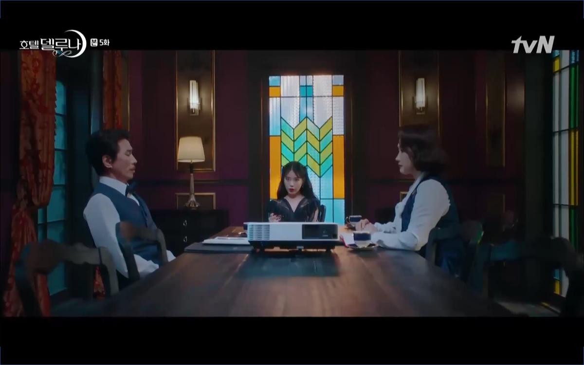 Phim 'Hotel Del Luna' tập 5: IU nổi trận lôi đình khi Yeo Jin Goo dám đồng ý kết hôn với hồn ma Ảnh 16