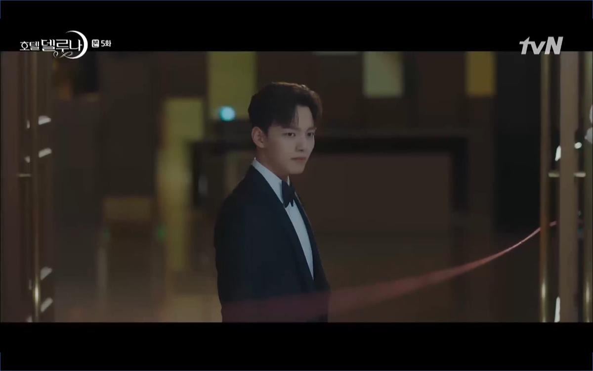 Phim 'Hotel Del Luna' tập 5: IU nổi trận lôi đình khi Yeo Jin Goo dám đồng ý kết hôn với hồn ma Ảnh 44