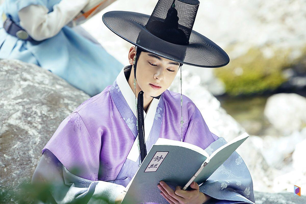 Cha Eun Woo (ASTRO) ăn kiêng để diện Hanbok đẹp - Park Seo Joon mở kênh Youtube cá nhân Ảnh 3