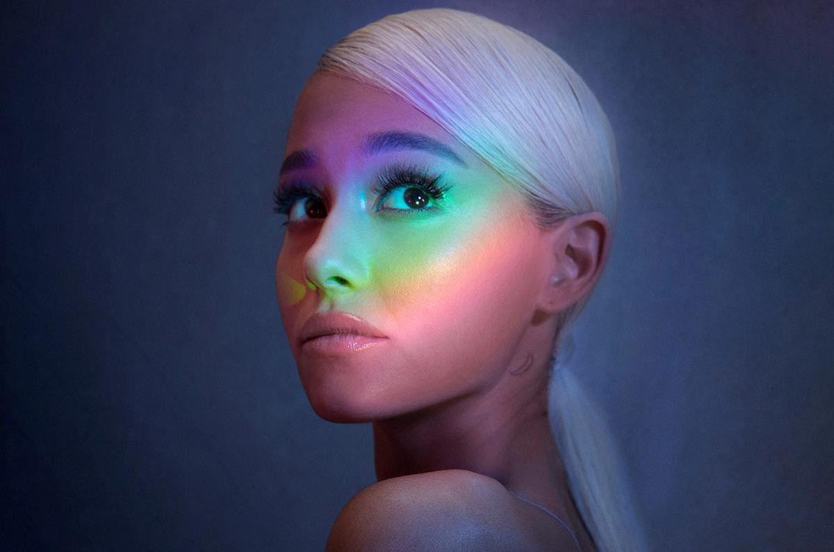 Ariana Grande bị chỉ trích dữ dội vì câu bông đùa kém duyên động chạm đến người đã khuất Ảnh 1