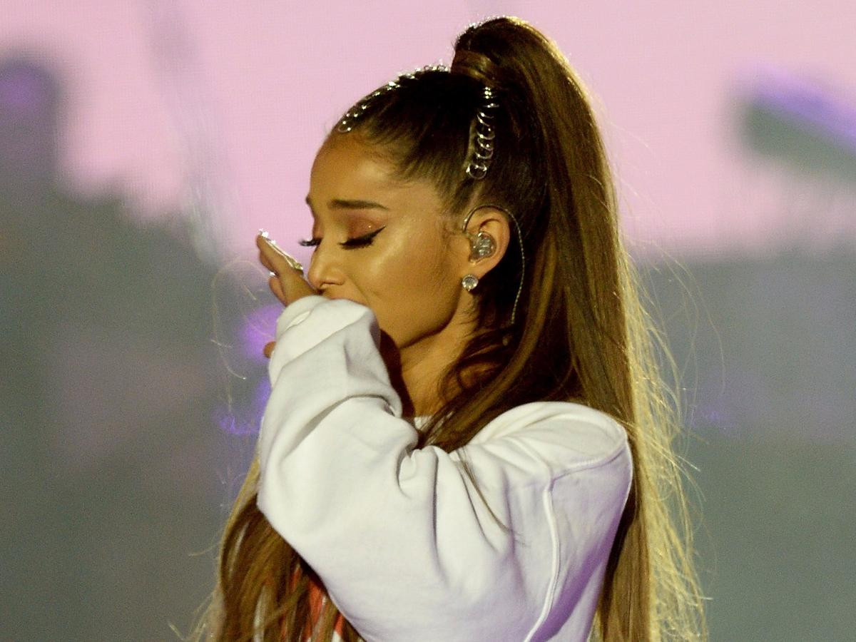 Ariana Grande bị chỉ trích dữ dội vì câu bông đùa kém duyên động chạm đến người đã khuất Ảnh 3