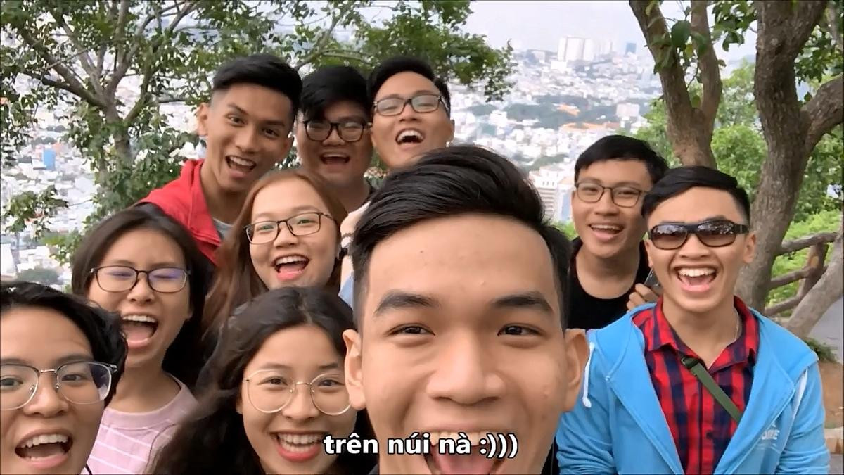 Chuyến du lịch cuối cùng của tuổi học trò, nhóm bạn thực hiện ‘vlog review’ cực lầy lội khiến CĐM cười ngất Ảnh 1